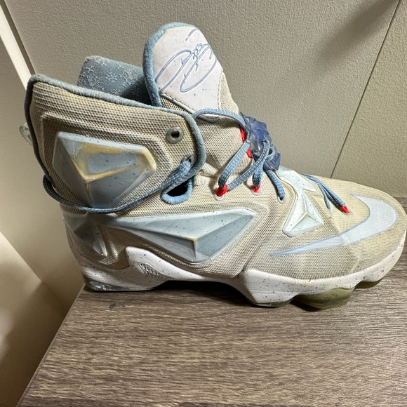 Lebron James Christmas shoes Size 11.5 - Picture 5 of 12